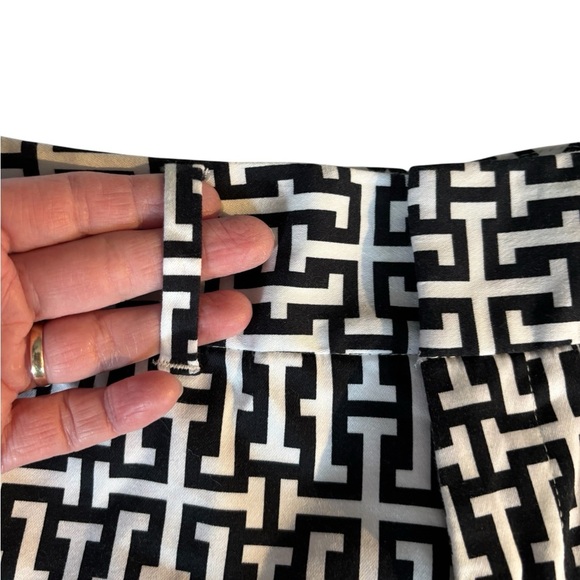 INC International Concepts Black & White Patterned Cuffed Midrise Chino Shorts 2 - Picture 11 of 16